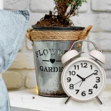 60.1040.02 Retro analogový budík s tichým chodem