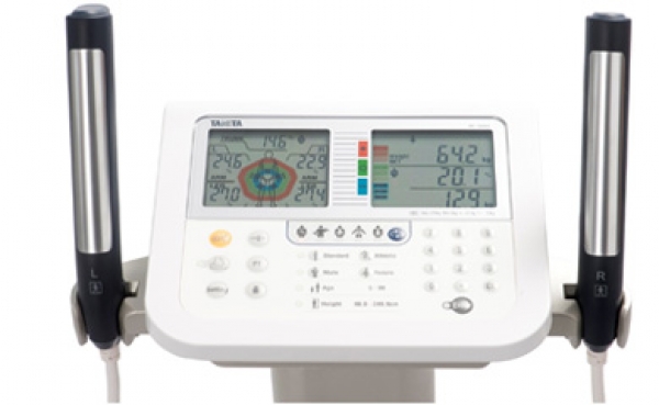 Tělesný analyzátor MC 780 se stojanem (2)